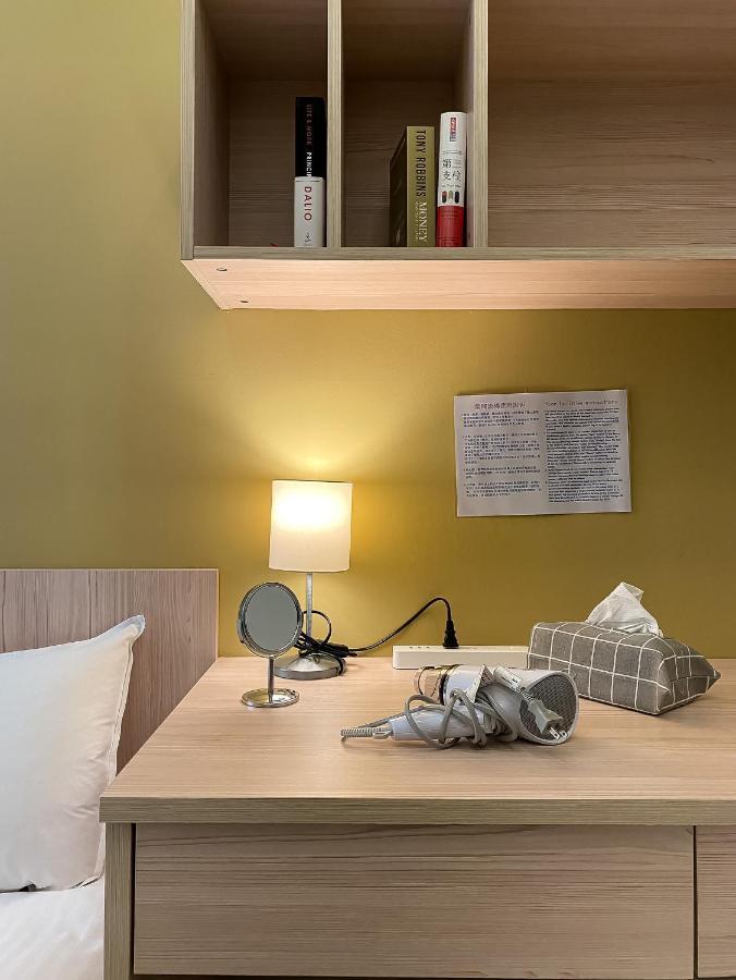 Adagio Hostel Taichung Exterior photo