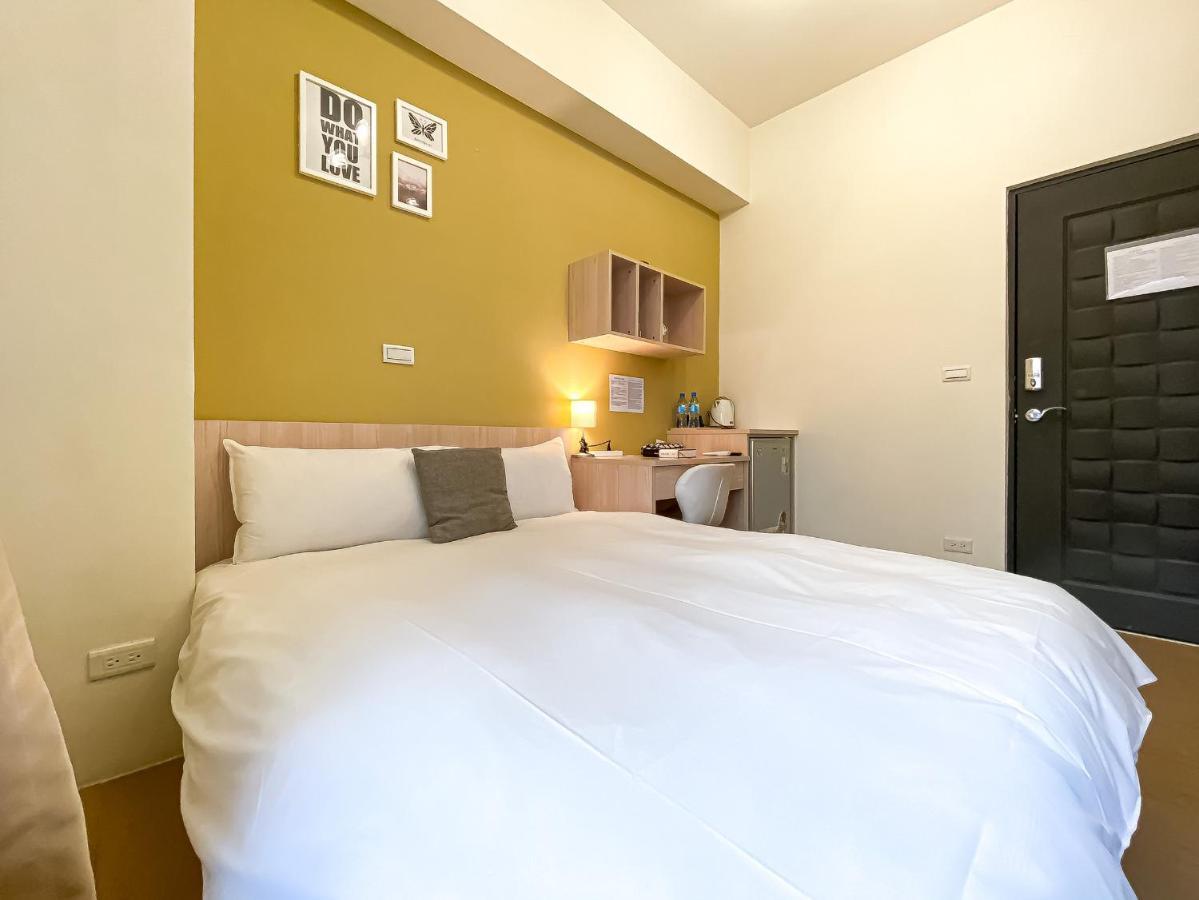 Adagio Hostel Taichung Exterior photo