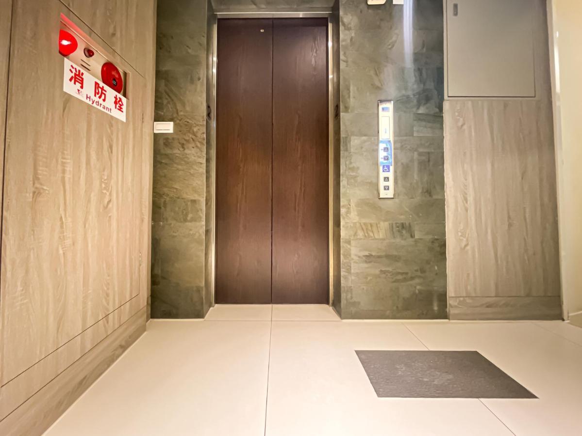 Adagio Hostel Taichung Exterior photo